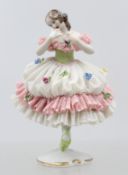 Porzellanfigur tanzende Ballerina, Älteste Volkstedt, Spitzenkleid dieses mit kleinen Chips, ca. H-