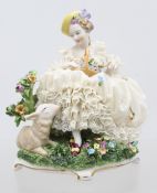 Blumenmädchen, Unterweissbach, aufwendiges Spitzenkleid,  Rückseitig beschädigt, ca. H-16cm B-13cm