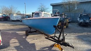 SMALL BOAT & TRAILER *FLAT TYRES*