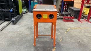 SAND BLASTING CABINET
