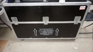 TV CASE 58.5X23.5X41.5"