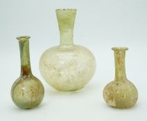 3 antike balusterförmige Glasfläschchen