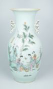Balustervase mit Seladonglasur - Famille Rose Guangxu