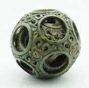 Puzzleball aus spinatgrüner Jade