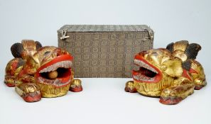Paar liegende Wächterlöwen (Foo Hunde), Qing Dynastie