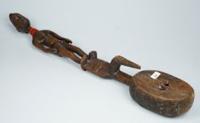 Große weibliche Ahnenfigur
