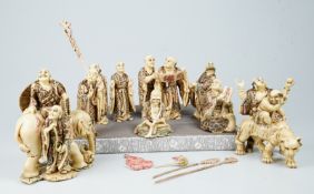 Gruppe von 9 Okimono-Figuren u. Szenen