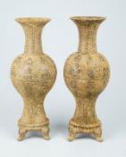 Pärchen Tempelvasen mit altchin. Schriftzeichen