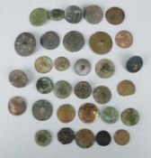 Sammlung von 34 Knöpfen ca. 1000 vor -1800 nach Christi