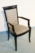 Sehr feiner Art Deco-Stil-Sessel, schwarzer Klavierlackpolitur.