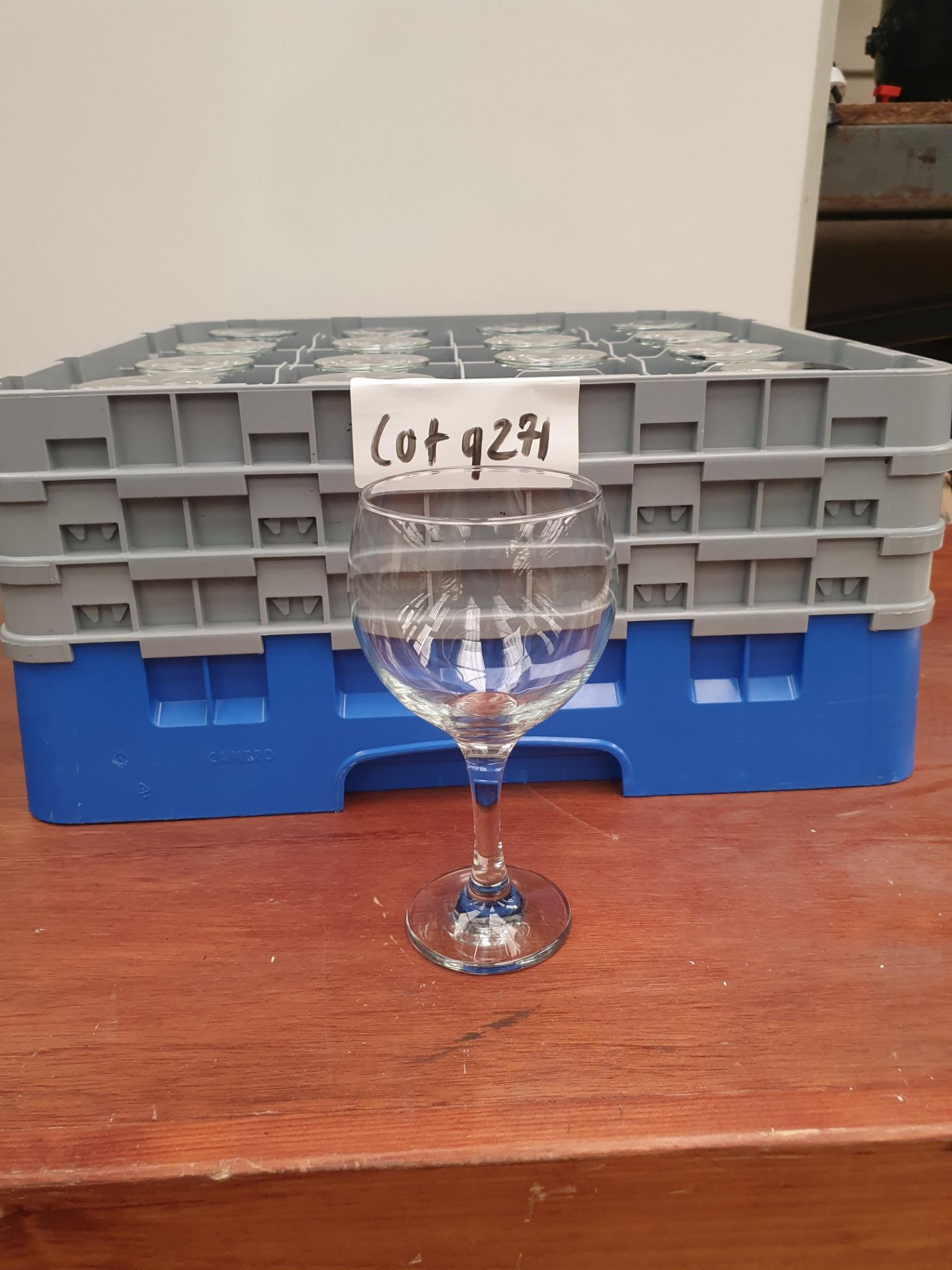 Appears to be 16x 630mla balloon-shaped gin cocktail glass