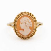 A 9k hallmarked gold shell cameo set ring.