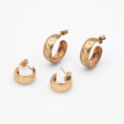 Two pairs of 9k hoop earrings.