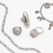 A selection of 925 silver jewellery.
