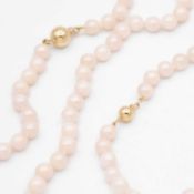 A faux pearl necklace and a matching bracelet.