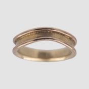 LES GRIMSHAW - A 9k rose gold band ring.