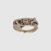 LES GRIMSHAW - A 9k white and rose gold diamond set ring.