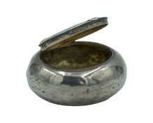 A George V silver pinch snuff box by Henry Matthews.
