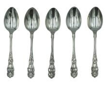 A set of five silver Queen's patterned teaspoons.