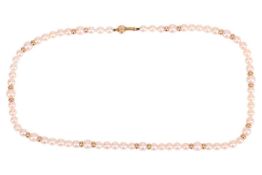 A single-row cultured pearl necklace, comprising a row of 5.3 mm round cultured pearls, flanking 6.4
