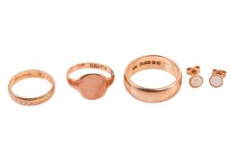 A small group of jewellery; The first a 9ct yellow gold band ring with chevron engraving, size L, 1.