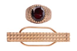 A 9ct yellow gold clip, composed of a bar of faceted design, hallmarked London, 1968, together with 