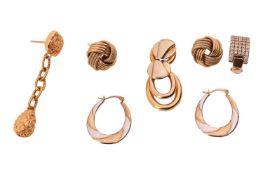A small group of jewellery; comprising a pair of knot earrings, in yellow metal with post fittings (
