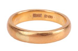 A 22ct gold band ring, measuring 3.5mm in diameter, size I, 5.0 grams.