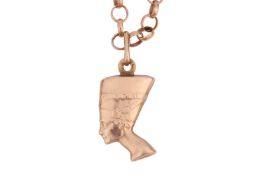 A 9ct gold Nefertiti pendant on chain, the hollow pendant with suspension loop to the top, 2.8 cm, o
