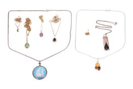 A small group of jewellery items comprising a 9ct gold paste-set cluster pendant, a 9ct gold emerald