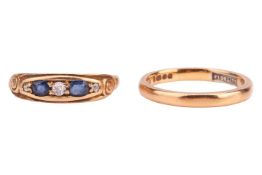 A sapphire and diamond ring and a 22ct gold wedding band, 1st) each oval-shaped sapphire flanked by 