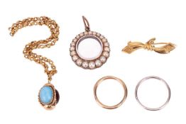 A collection of jewellery, comprising of a rose metal mourning pendant locket with graduated pearls 