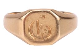 A signet ring in 18ct yellow gold, the octagonal head engraved with the initial G, personal engravin