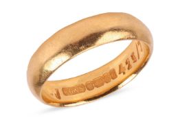 A wedding band in 22ct gold, in polished D-profile shape, British assay marks, size H½, 4.2 grams.