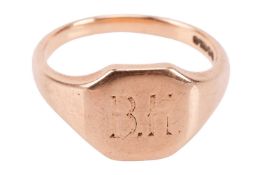 A 9ct gold signet ring, featuring a central panel engraved B.H., British hallmarks, ring size O 1/2,