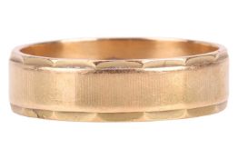 A wedding band, with striated and panelled details, in yellow metal stamped ‘750’, size K, 3.3 grams