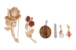 A small group of jewellery, to include a 9ct gold rose brooch, 5.4cm x 2.5cm, 7.2 grams; A rose broo