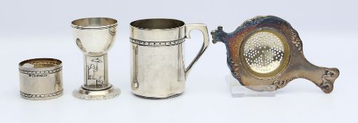 Vier Teile Kleinsilber: