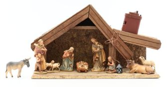 Weihnachtskrippe mit 10 Figuren. 