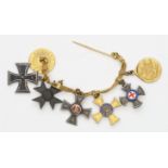 Kette mit Ordensminiaturen. 
