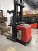 2005 Raymond Order Picker *Battery Included*