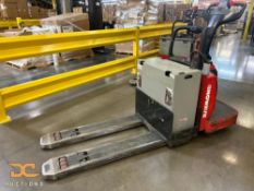 (1) 2004 Raymond Single Walkie Rider *Battery Included*