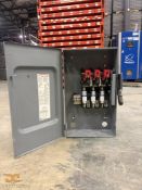 (1) Square D H324N Heavy Duty Fusible Safety Switch