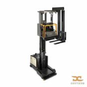 (1) Crown TSP7000 Turret Truck