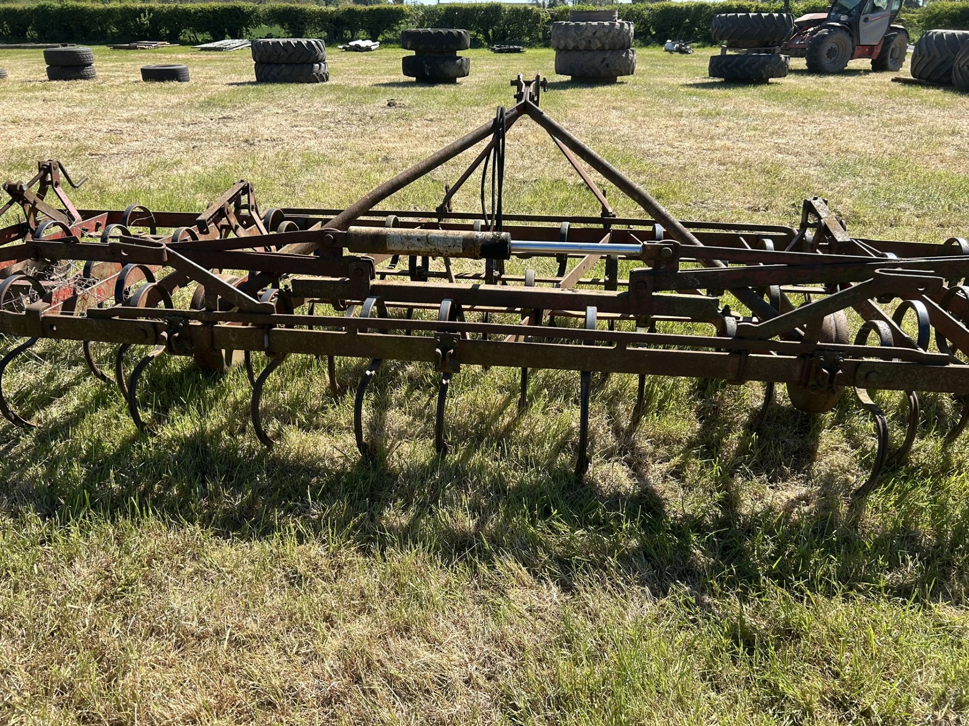 Kongskilde Spring Tine Cultivator approx 15ft Hydraulic Folding - Image 3 of 5