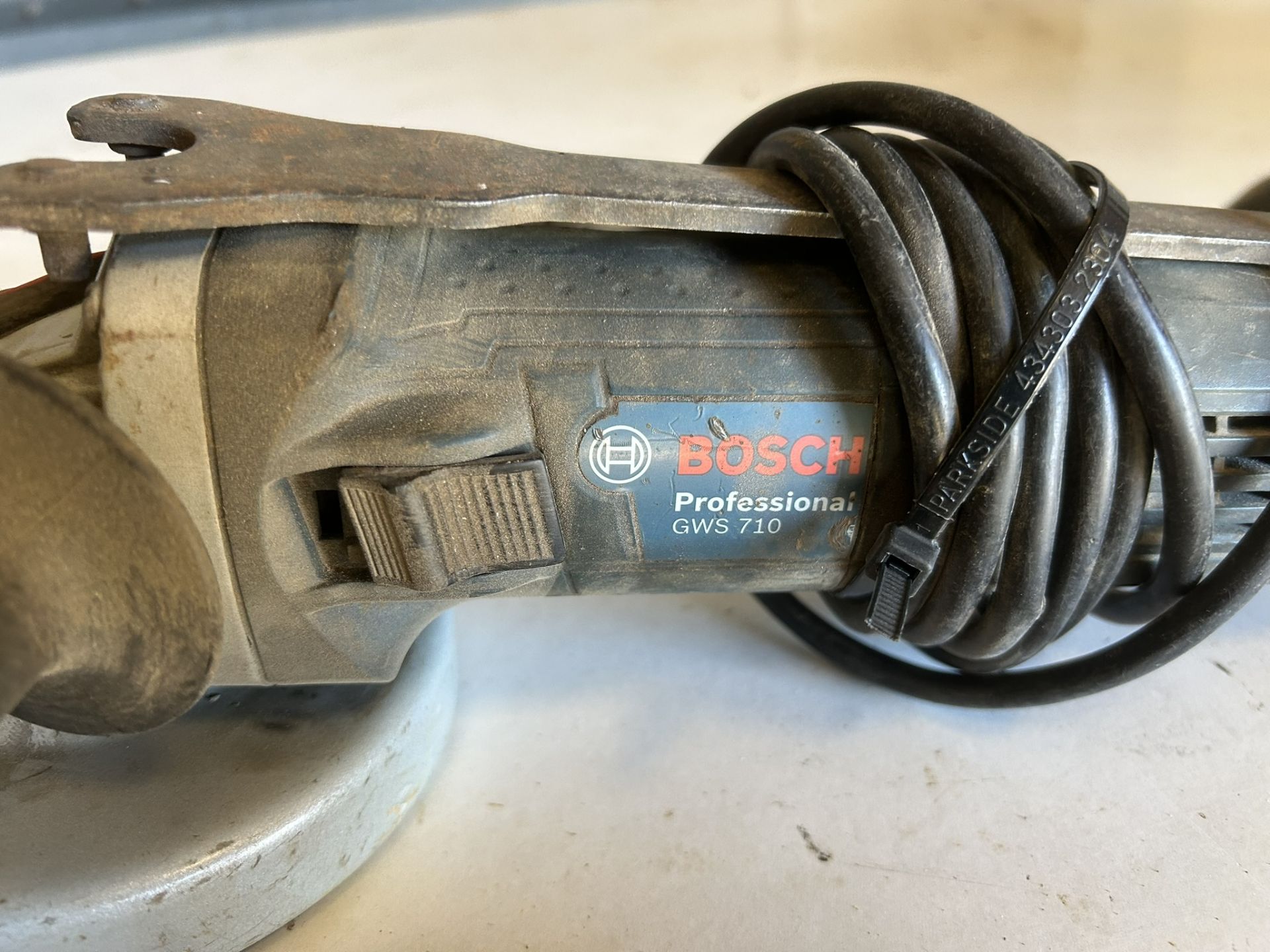 Bosch Professional GWS 710 4" Angle Grinder - Image 2 of 2