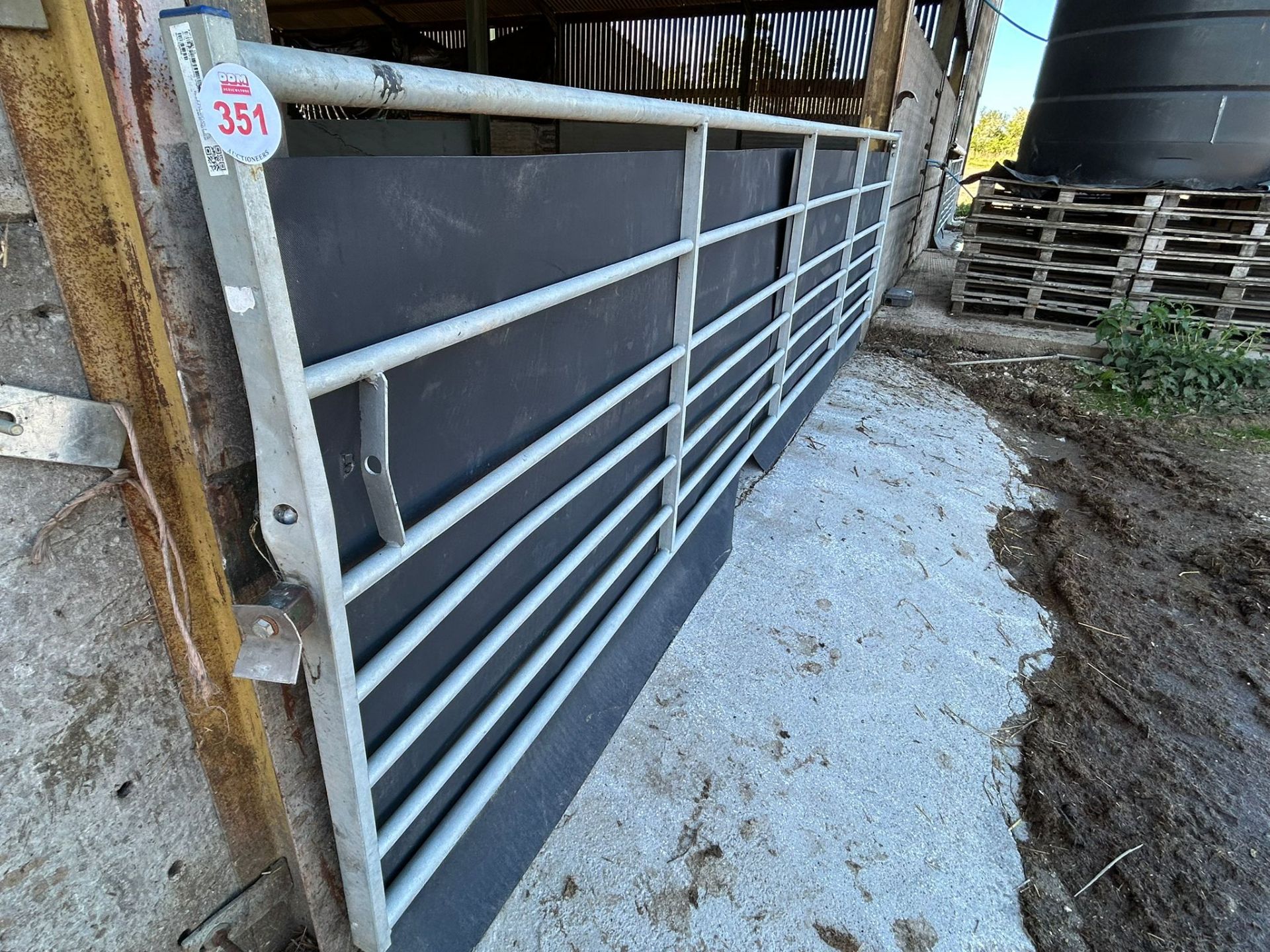 15' Metal Gate c/w stock board