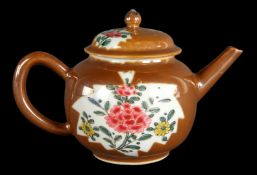 Porcelain cafe au lait teapot, Qianlong