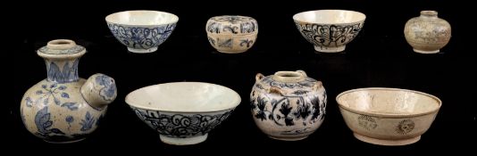 8 porcelain objects including Swatow