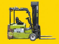 2020 CLARK TMX25 Electric Forklift. 5,000 lb capacity. Mast: 101 in lowered / 294 in raised.